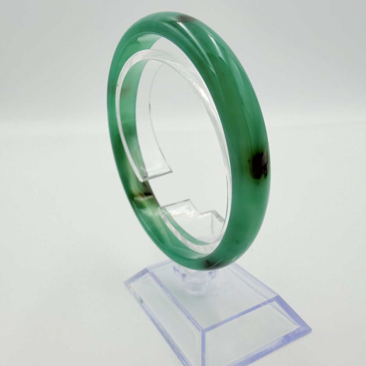 Alternative view of Moss Green and Dark Inclusion Agate Bangle